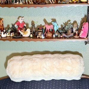 Mon Chateau Faux Fur
Pillow Ivory